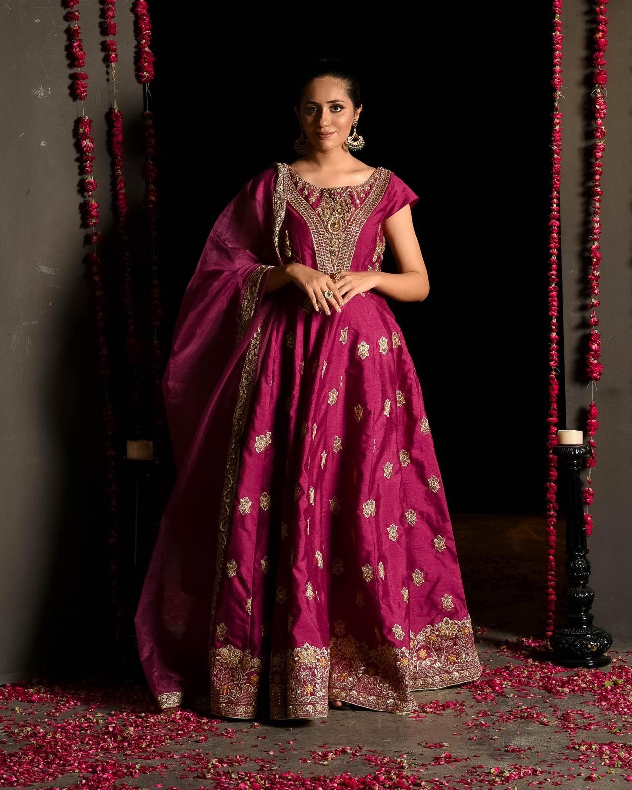 Jalwa Royal Magenta Embroidered Peshwaz
